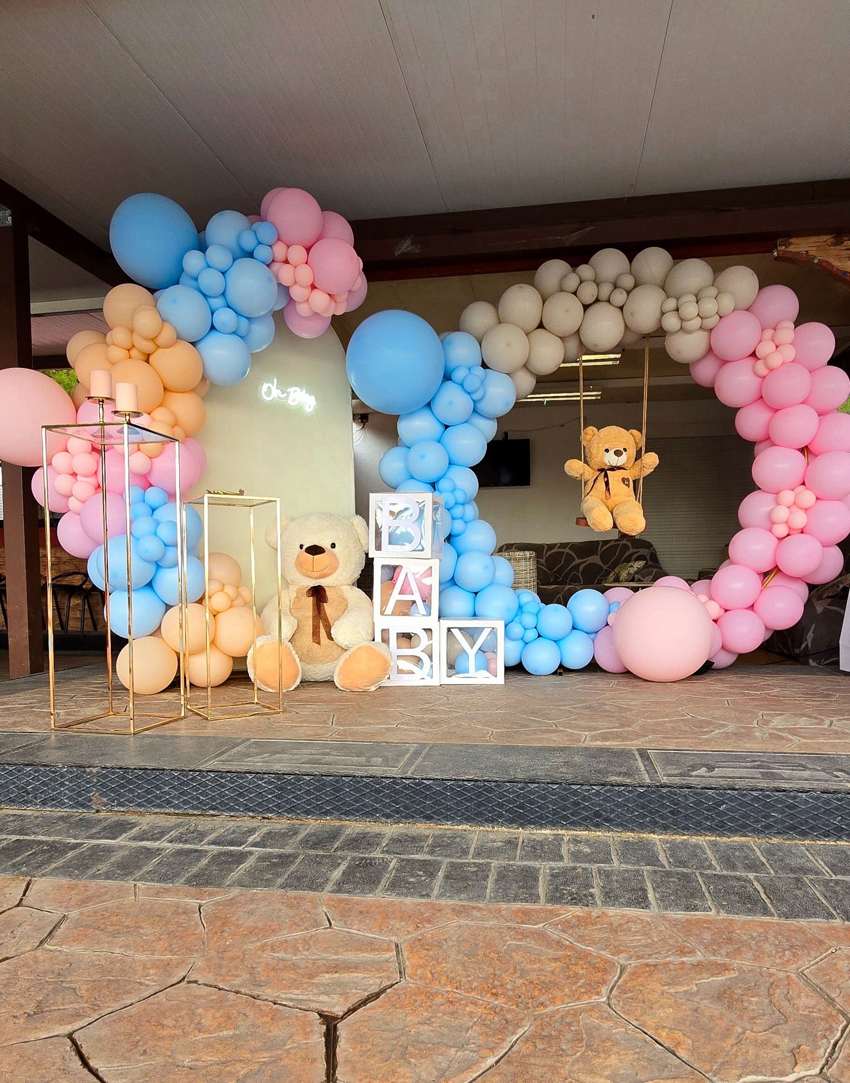 Decoración para Revelación de Género con Globos y Peluches